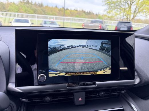 Toyota C-HR 2.0 Plug-in Hybrid 220 Dynamic ActivLease financial lease