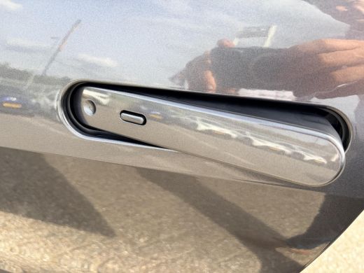 Toyota C-HR 2.0 Plug-in Hybrid 220 Dynamic ActivLease financial lease