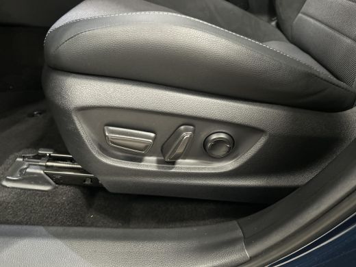 Toyota C-HR 2.0 Plug-in Hybrid 220 Executive ActivLease financial lease