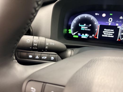 Toyota C-HR 2.0 Plug-in Hybrid 220 First Edition ActivLease financial lease