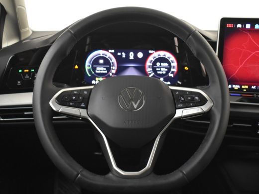 Volkswagen Golf 1.5 eHybrid Life Edition 204Pk DSG/AUTO | Glazen panorama-dak | Achteruitrijcamera | Apple carpla... ActivLease financial lease