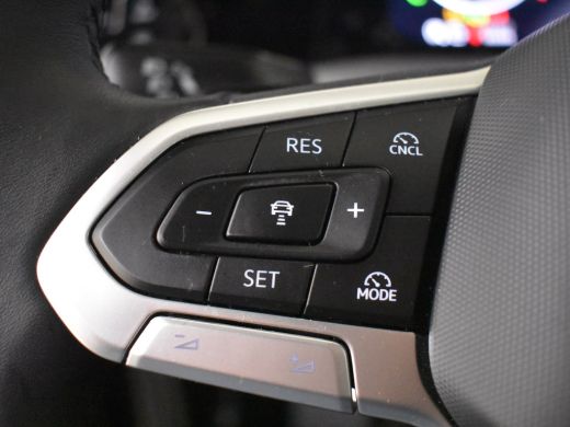 Volkswagen Golf 1.5 eHybrid Life Edition 204Pk DSG/AUTO | Glazen panorama-dak | Achteruitrijcamera | Apple carpla... ActivLease financial lease