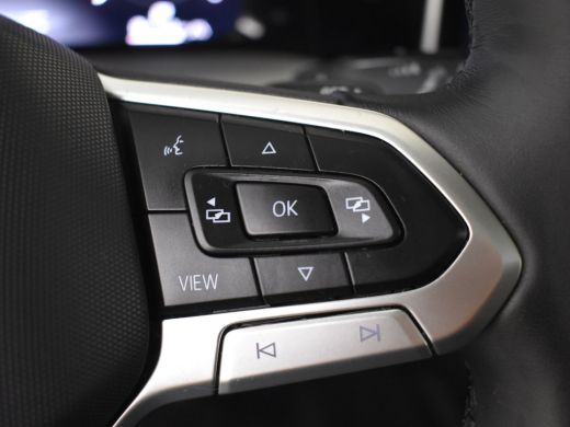 Volkswagen Golf 1.5 eHybrid Life Edition 204Pk DSG/AUTO | Glazen panorama-dak | Achteruitrijcamera | Apple carpla... ActivLease financial lease