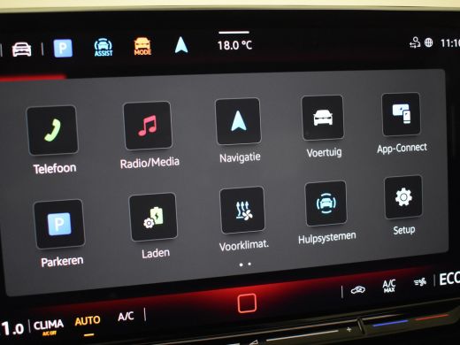 Volkswagen Golf 1.5 eHybrid Life Edition 204Pk DSG/AUTO | Glazen panorama-dak | Achteruitrijcamera | Apple carpla... ActivLease financial lease