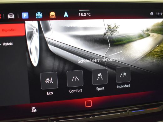 Volkswagen Golf 1.5 eHybrid Life Edition 204Pk DSG/AUTO | Glazen panorama-dak | Achteruitrijcamera | Apple carpla... ActivLease financial lease