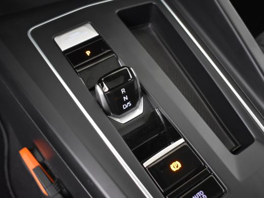 Volkswagen Golf 1.5 eHybrid Life Edition 204Pk DSG/AUTO | Glazen panorama-dak | Achteruitrijcamera | Apple carpla... ActivLease financial lease