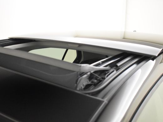 Volkswagen Golf 1.5 eHybrid Life Edition 204Pk DSG/AUTO | Glazen panorama-dak | Achteruitrijcamera | Apple carpla... ActivLease financial lease