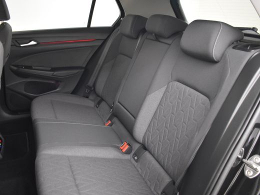 Volkswagen Golf 1.5 eHybrid Life Edition 204Pk DSG/AUTO | Glazen panorama-dak | Achteruitrijcamera | Apple carpla... ActivLease financial lease