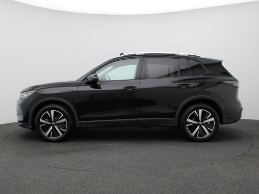 Volkswagen Tiguan 1.5 eHybrid Life Edition 204PK DSG Pano-Schuifdak, Trekhaak, 19" LM Velgen, Navi via apple carpla... ActivLease financial lease