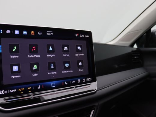 Volkswagen Tiguan 1.5 eHybrid Life Edition 204PK DSG Pano-Schuifdak, Trekhaak, 19" LM Velgen, Navi via apple carpla... ActivLease financial lease