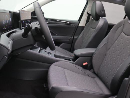 Volkswagen Tiguan 1.5 eHybrid Life Edition 204PK DSG Pano-Schuifdak, Trekhaak, 19" LM Velgen, Navi via apple carpla... ActivLease financial lease