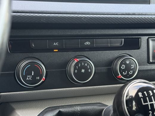 Volkswagen Transporter 2.0 TDI 111 PK HIGHLINE / STARLIGHT BLUE METALLIC / L2H1 / TREKHAAK / IMPERIAAL / CAMERA / CRUISE... ActivLease financial lease