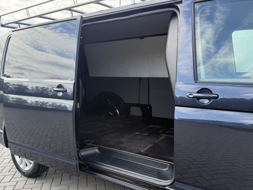 Volkswagen Transporter 2.0 TDI 111 PK HIGHLINE / STARLIGHT BLUE METALLIC / L2H1 / TREKHAAK / IMPERIAAL / CAMERA / CRUISE... ActivLease financial lease