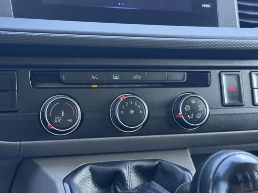 Volkswagen Transporter 2.0 TDI 150 PK / L2H1 / 1e EIG. / ALUCA INRICHTING / TREKHAAK / IMPERIAAL / CRUISE / AIRCO / NAVI ActivLease financial lease