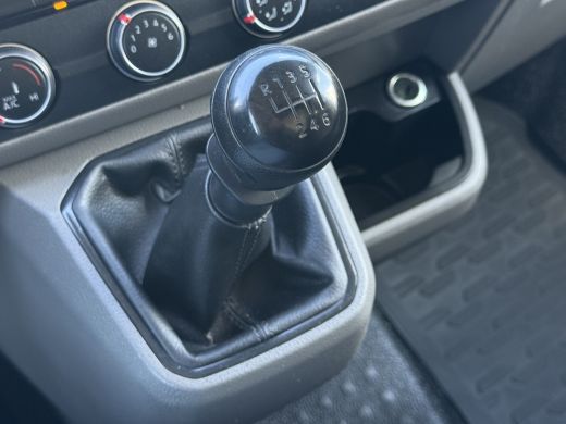 Volkswagen Transporter 2.0 TDI 150 PK / L2H1 / 1e EIG. / ALUCA INRICHTING / TREKHAAK / IMPERIAAL / CRUISE / AIRCO / NAVI ActivLease financial lease