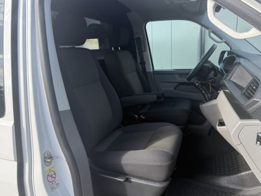 Volkswagen Transporter 2.0 TDI 150 PK / L2H1 / 1e EIG. / ALUCA INRICHTING / TREKHAAK / IMPERIAAL / CRUISE / AIRCO / NAVI ActivLease financial lease