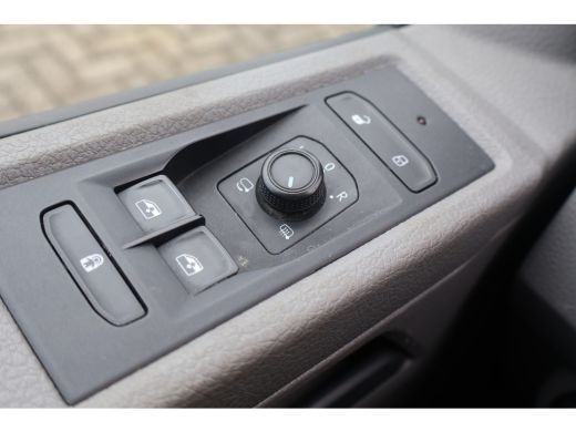 Volkswagen Transporter 2.0 TDI L2 H1 150pk Airco Navigatie Camera ActivLease financial lease