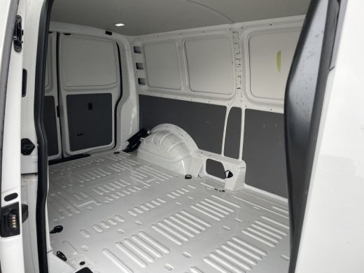 Volkswagen Transporter 2.0 TDI L2H1 28 110 pk | Bluetooth | Airco | achterdeuren | 3 zits ActivLease financial lease