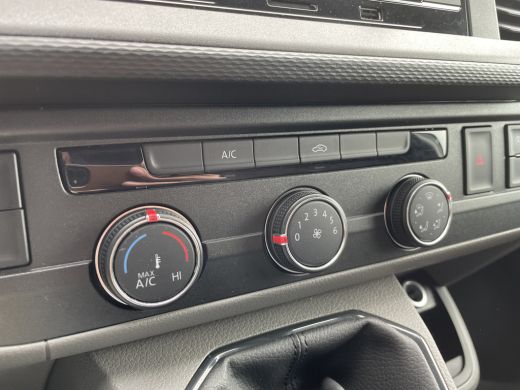 Volkswagen Transporter 2.0 TDI L2H1 28 110 pk | Bluetooth | Airco | achterdeuren | 3 zits ActivLease financial lease