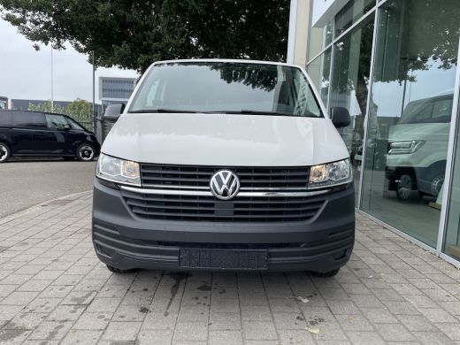 Volkswagen Transporter 2.0 TDI L2H1 28 110 pk | Bluetooth | Airco | achterdeuren | 3 zits ActivLease financial lease