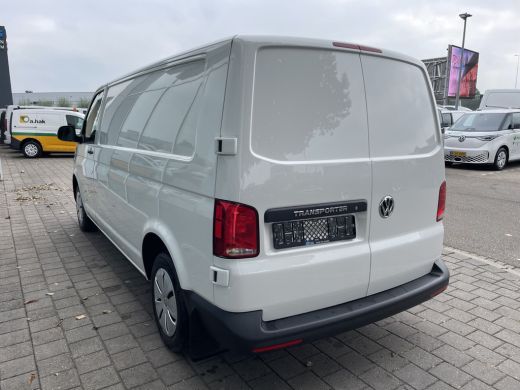 Volkswagen Transporter 2.0 TDI L2H1 28 110 pk | Bluetooth | Airco | achterdeuren | 3 zits ActivLease financial lease