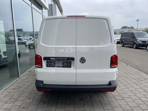 Volkswagen Transporter 2.0 TDI L2H1 28 110 pk | Bluetooth | Airco | achterdeuren | 3 zits ActivLease financial lease
