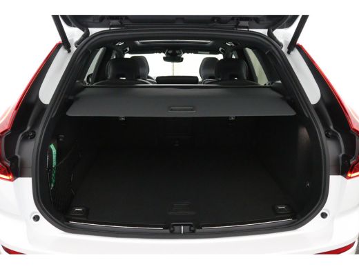 Volvo  XC60 T6 Plug-in hybrid AWD Plus Black Edition | Panoramadak | Trekhaak | Harman/Kardon | BLIS | 360 Ca... ActivLease financial lease
