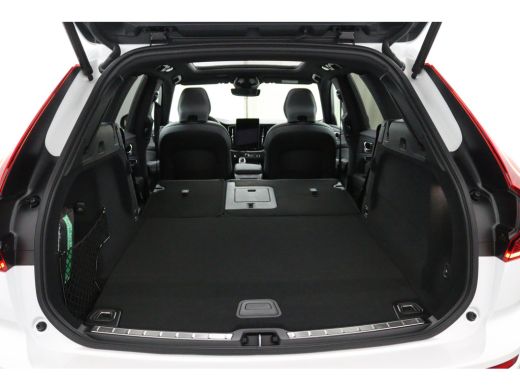 Volvo  XC60 T6 Plug-in hybrid AWD Plus Black Edition | Panoramadak | Trekhaak | Harman/Kardon | BLIS | 360 Ca... ActivLease financial lease