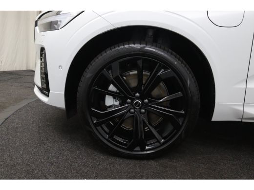 Volvo  XC60 T6 Plug-in hybrid AWD Plus Black Edition | Panoramadak | Trekhaak | Harman/Kardon | BLIS | 360 Ca... ActivLease financial lease