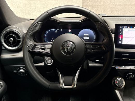 Alfa Romeo Tonale 1.3T PHEV Ti 280Pk Automaat (APPLE CARPLAY, GROOT NAVI, CAMERA, ADAPTIVE CRUISE, SPORTSTOELEN, GE... ActivLease financial lease