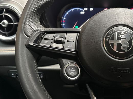 Alfa Romeo Tonale 1.3T PHEV Ti 280Pk Automaat (APPLE CARPLAY, GROOT NAVI, CAMERA, ADAPTIVE CRUISE, SPORTSTOELEN, GE... ActivLease financial lease