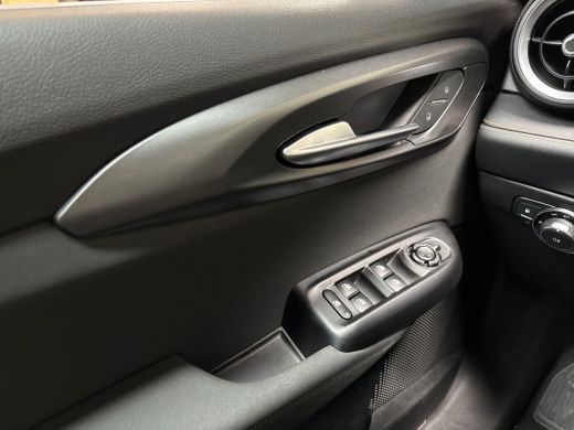 Alfa Romeo Tonale 1.3T PHEV Ti 280Pk Automaat (APPLE CARPLAY, GROOT NAVI, CAMERA, ADAPTIVE CRUISE, SPORTSTOELEN, GE... ActivLease financial lease