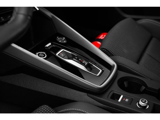 Audi A3 Sportback 45 TFSI e S edition Competition 272PK | Sonos Audio | Head-up Display | Elek. stoel | C... ActivLease financial lease