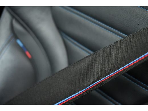 BMW 3 Serie Touring 330e M-Sport Pro Pano M-zetels ACC HUD HiFi 19inch ActivLease financial lease