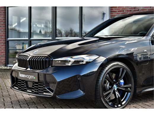 BMW 3 Serie Touring 330e M-Sport Pro Pano M-zetels ACC HUD HiFi 19inch ActivLease financial lease