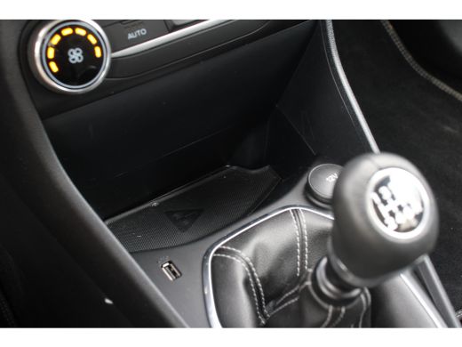 Ford Fiesta 1.0EB Titanium | NL-AUTO! | 1E EIGENAAR! | CRUISE | LED | PARK SENS | LANE ASSIST | DEALER OH! | ... ActivLease financial lease