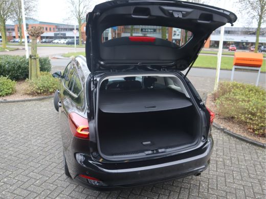 Ford Focus 1.0 EcoBoost Hybrid Titanium Style Adaptive CC / Trekhaak ActivLease financial lease