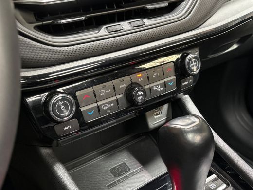 Jeep Compass 4xe 240 Plug-in Hybrid Electric Trailhawk 240Pk Automaat (PANORAMADAK, APPLE CARPLAY, GROOT NAVI,... ActivLease financial lease