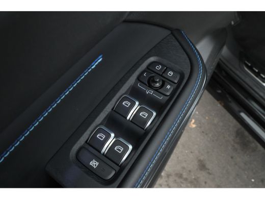 Lynk & Co 01 1.5 full black ActivLease financial lease