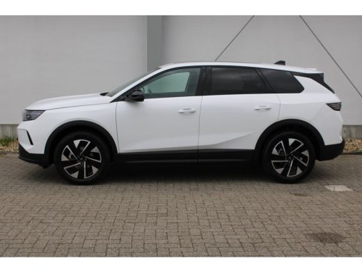 Opel Grandland Business Edition | Achteruitrijcamera | Afneembare trekhaak | Carrosserie in &eacute;&eacute;n kleur Lederen be... ActivLease financial lease