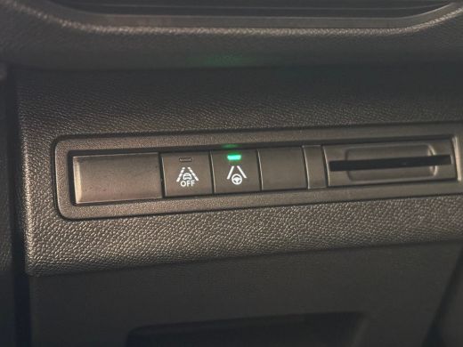 Peugeot 5008 1.2 PureTech GT Camera | Adaptieve Cruise | Parkeersensoren | Digitaal Dashboard | Leder/Stof | 1... ActivLease financial lease