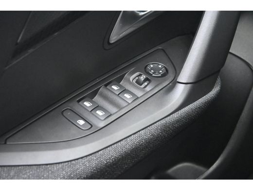 Peugeot e-2008 EV Style Avantage 54 kWh 97,1%SOH! | Allseason | Navigatie by App | Parkeersensoren | Cruise Cont... ActivLease financial lease