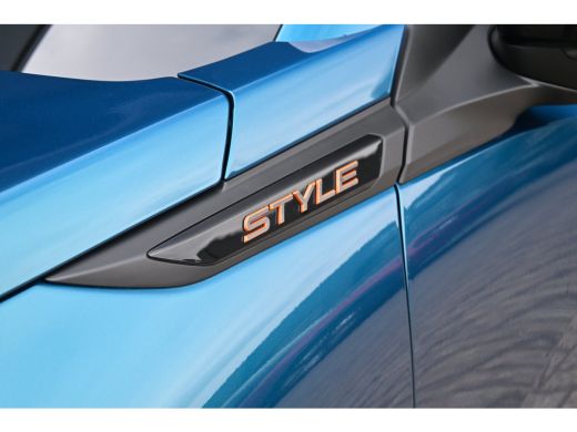 Peugeot e-2008 EV Style Avantage 54 kWh 97,1%SOH! | Allseason | Navigatie by App | Parkeersensoren | Cruise Cont... ActivLease financial lease