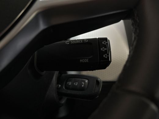 Renault Clio 1.0 TCe 90 Evolution (APPLE CARPLAY, GROOT NAVI, PARKEERSENSOREN, LM VELGEN, SPORTSTOELEN, CRUISE... ActivLease financial lease