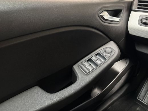 Renault Clio 1.0 TCe 90 Evolution (APPLE CARPLAY, GROOT NAVI, PARKEERSENSOREN, LM VELGEN, SPORTSTOELEN, CRUISE... ActivLease financial lease