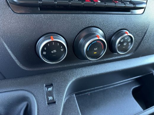 Renault Master T35 2.3 dCi 135 PK / L2H2 / 1e EIG. / TREKHAAK / 2x SCHUIFDEUR / CAMERA / AIRCO / CRUISE / BLIND ... ActivLease financial lease