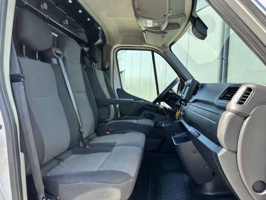 Renault Master T35 2.3 dCi 135 PK / L2H2 / 1e EIG. / TREKHAAK / 2x SCHUIFDEUR / CAMERA / AIRCO / CRUISE / BLIND ... ActivLease financial lease