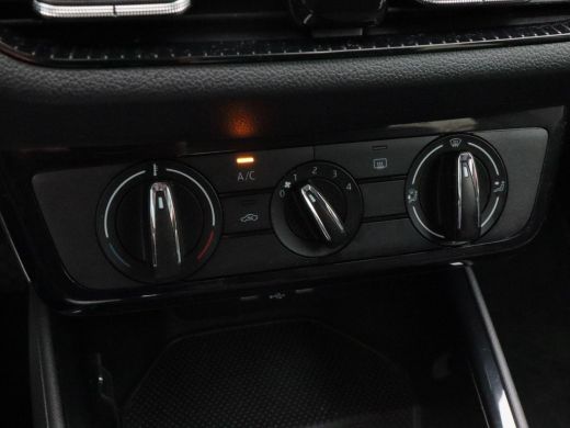 Skoda Fabia 1.0 TSi Selection | Parkeersensoren | Airco | Carplay | DAB | 15 Inch | 21.939 Km !! ActivLease financial lease