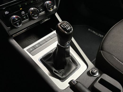 Skoda Octavia Combi 1.0 TSI Sport (APPLE CARPLAY, GROOT NAVI, CLIMATE, CRUISE, SPORTSTOELEN, PARKEERSENSOREN, N... ActivLease financial lease