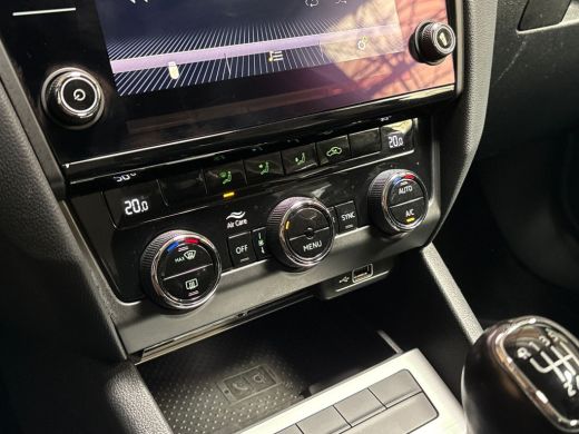 Skoda Octavia Combi 1.0 TSI Sport (APPLE CARPLAY, GROOT NAVI, CLIMATE, CRUISE, SPORTSTOELEN, PARKEERSENSOREN, N... ActivLease financial lease